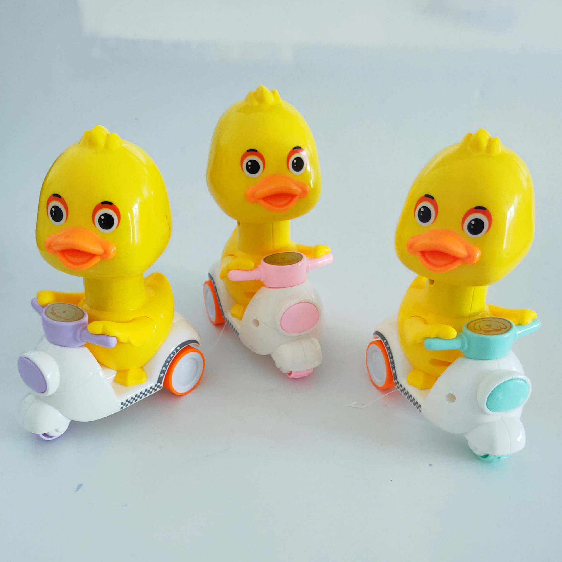 按压式小黄鸭玩具儿童回力车男孩摩托小车宝宝惯性小汽车抖音同款详情7