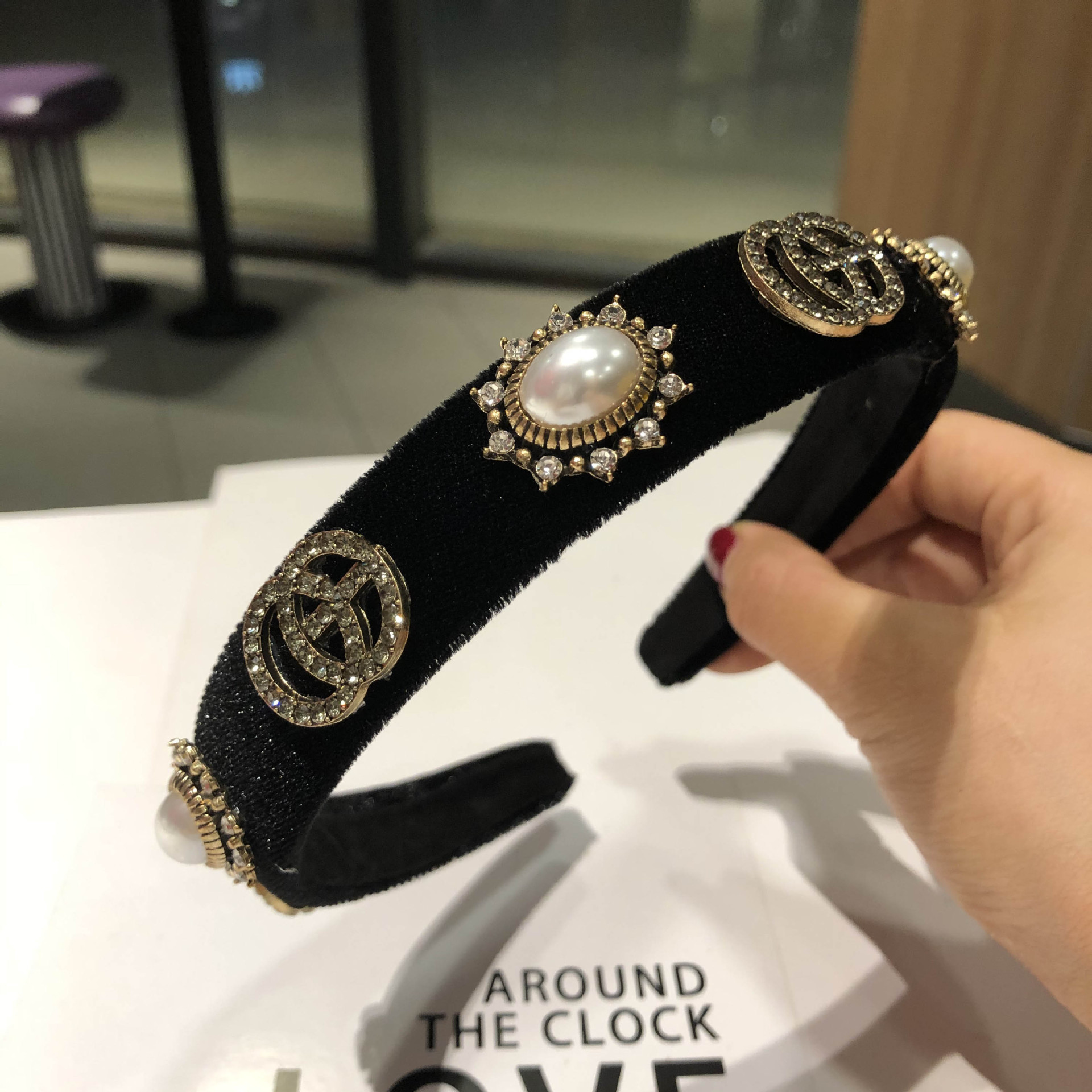 The elegant water diamond and pearl hair band is a versatile and sweet headwear for girls. It features a simple and elegant hairpin mesh and a red outlet pressure headband pic 24
