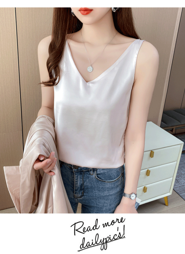 Jialqi, a popular female summer V-neck dress with a halter top, wears a suit over it and a silk satin slim-fitting base layer inside pic 21