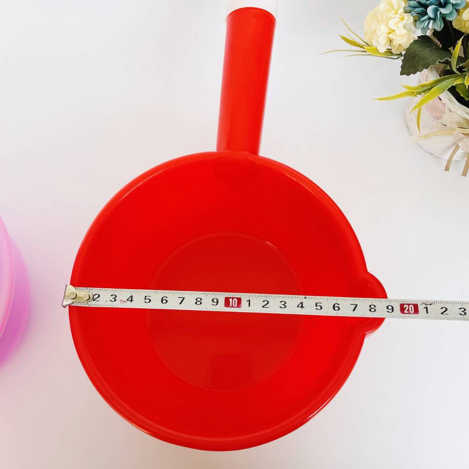 Large red water ladle thickened ladle with handle drifting water ladle long handle 水舀子 with mouth ladle water bowl two yuan wholesale pic 9