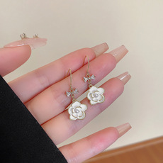 不对称绿色花瓣耳环高级感百搭复古珍珠耳坠女925银针耳饰品批发详情3