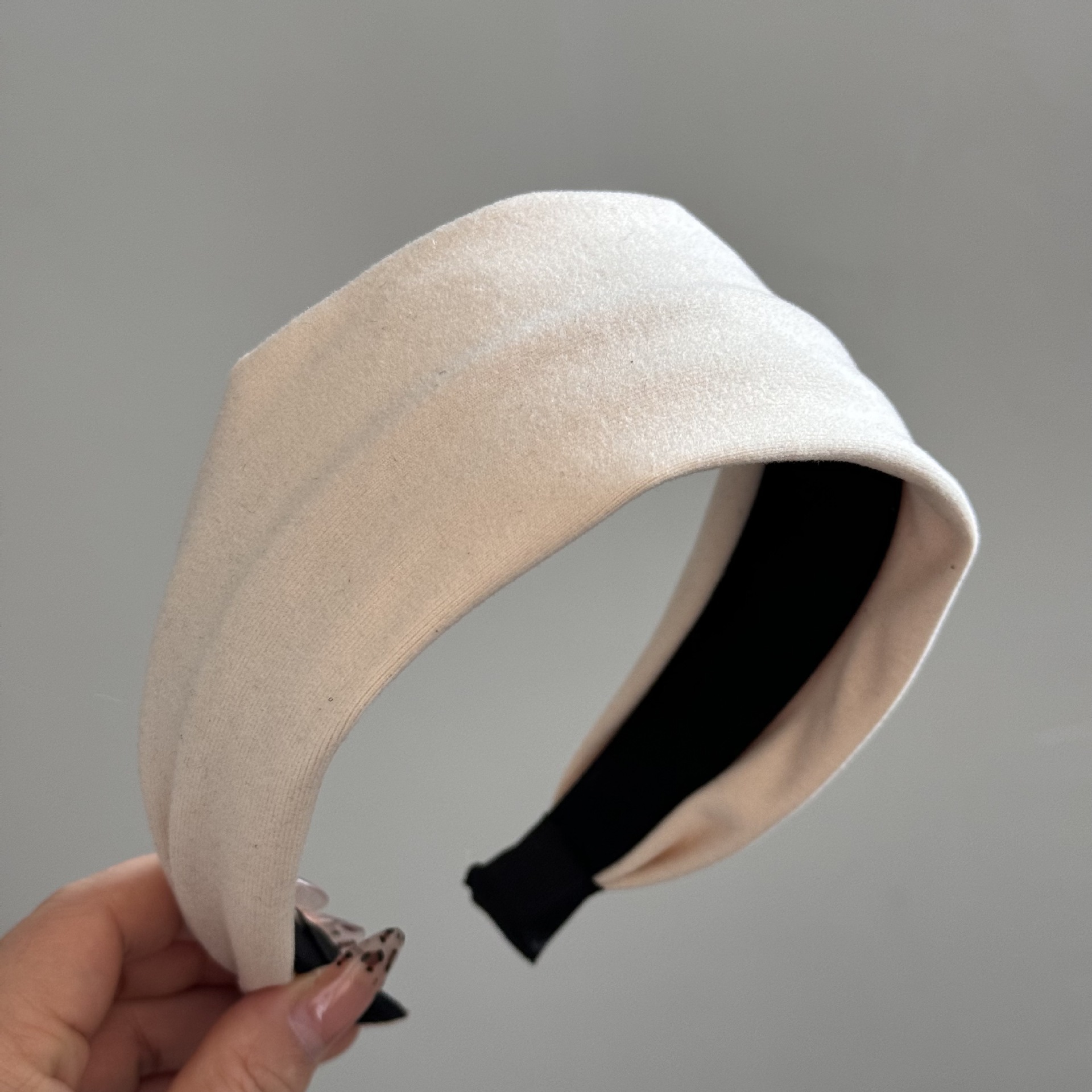 Wide-brimmed solid-color retro hair band, comfortable fabric, fashionable and high-end style, hairpin headband, versatile and elegant, high top hair accessory pic 26