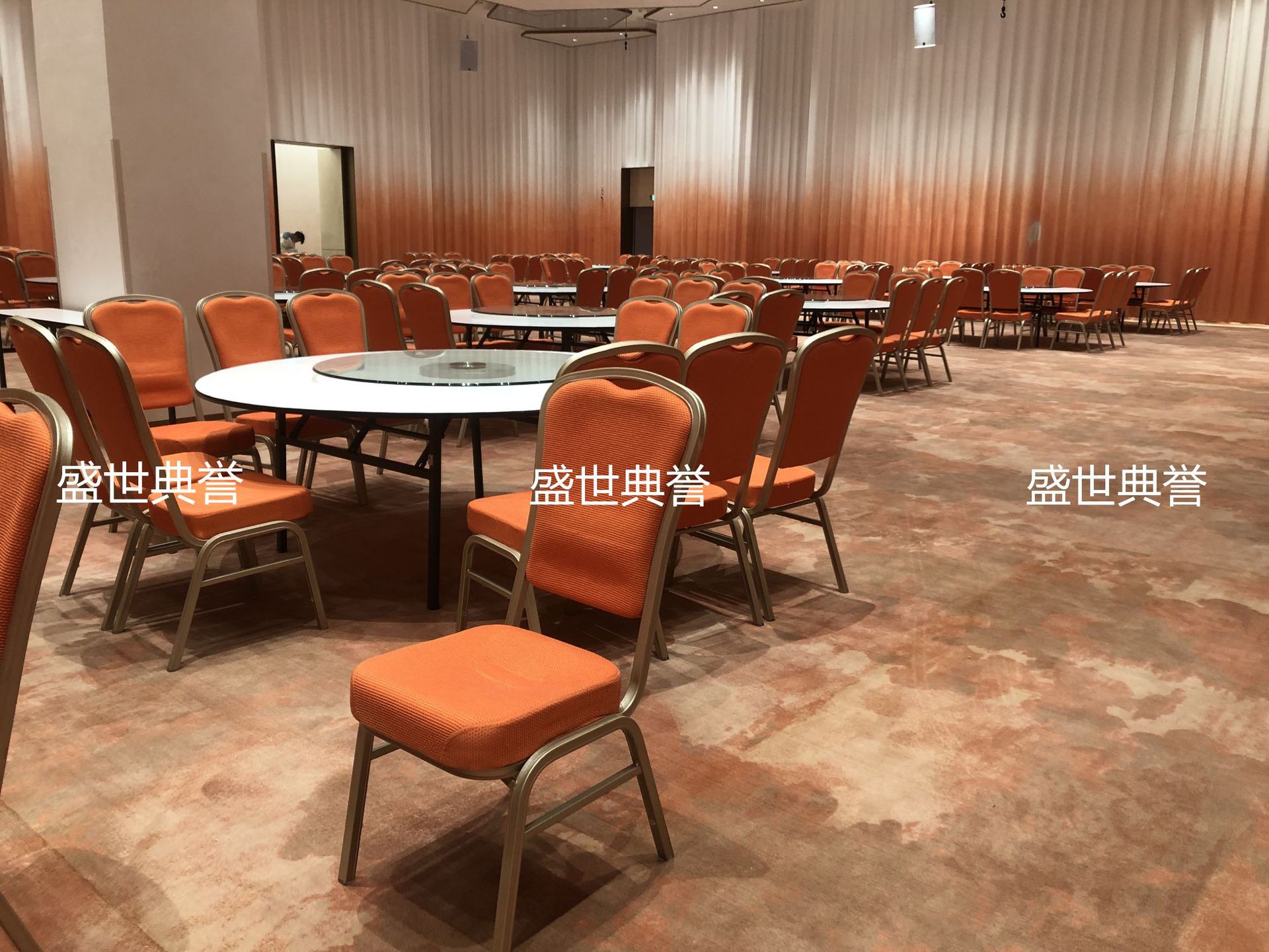 Wenzhou five-star hotel banquet dining tables and chairs, banquet center aluminum alloy banquet chairs, wedding banquet hotel folding tables and chairs pic 3
