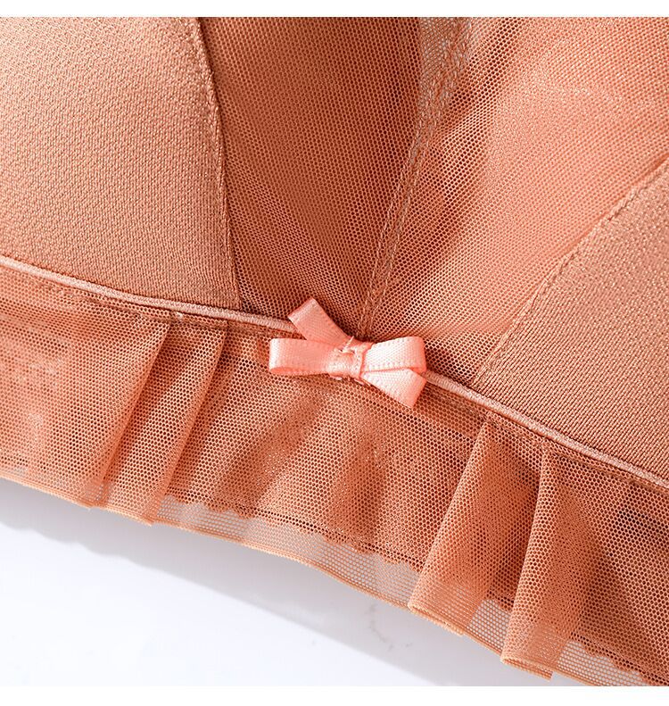 A new type of sexy and cute bra for a teenage girl with free shipping. It has no underwire, a pair of breast support, adjustable bra and AB medium thickness cup pic 3