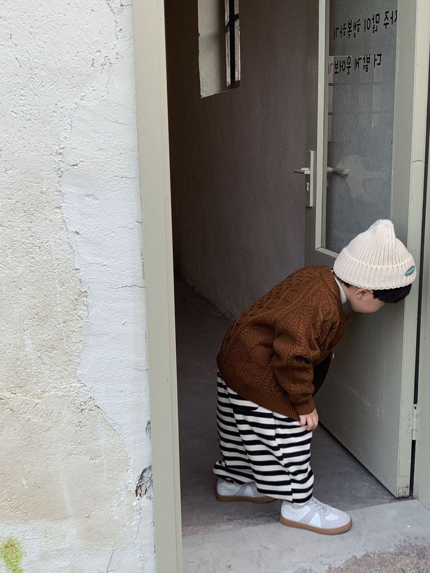 Дети одеваются в детские свитера осенью, дети одеваются в свитера из коноплей, а дети одеваются в кофты снаружи pic 12