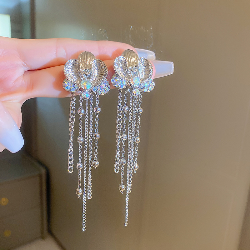 Silver needle diamond-encrusted heart-shaped flower earrings, European and American fashion style, square stud earrings, niche commuting new earrings wholesale pic 33