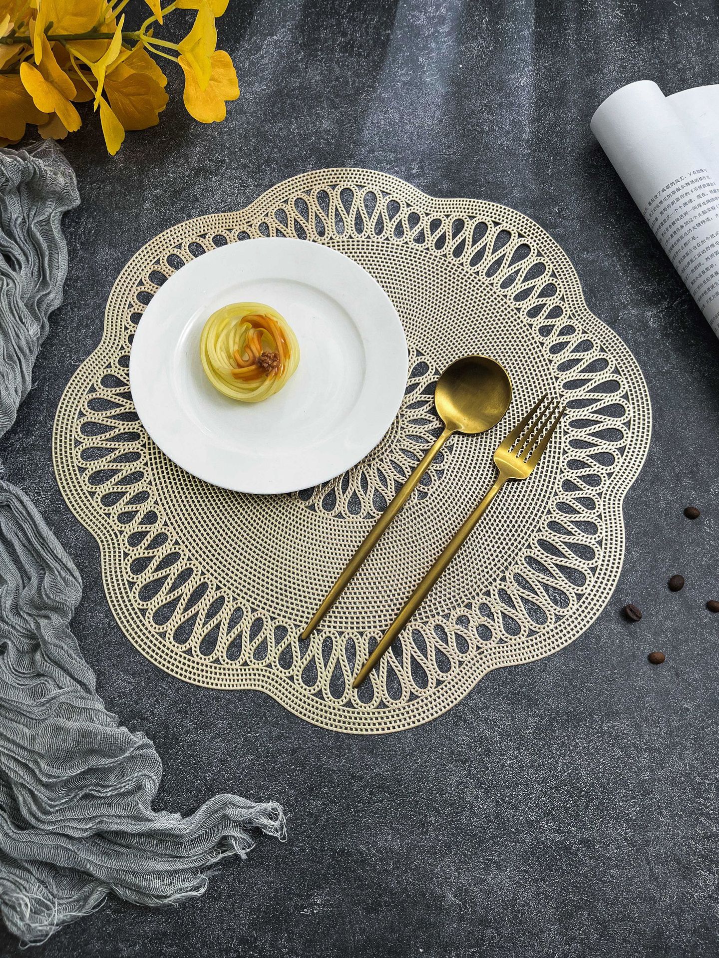 欧式复古镂空pvc花朵餐垫 防烫隔热垫简约轻奢风西餐垫家用餐桌垫详情16