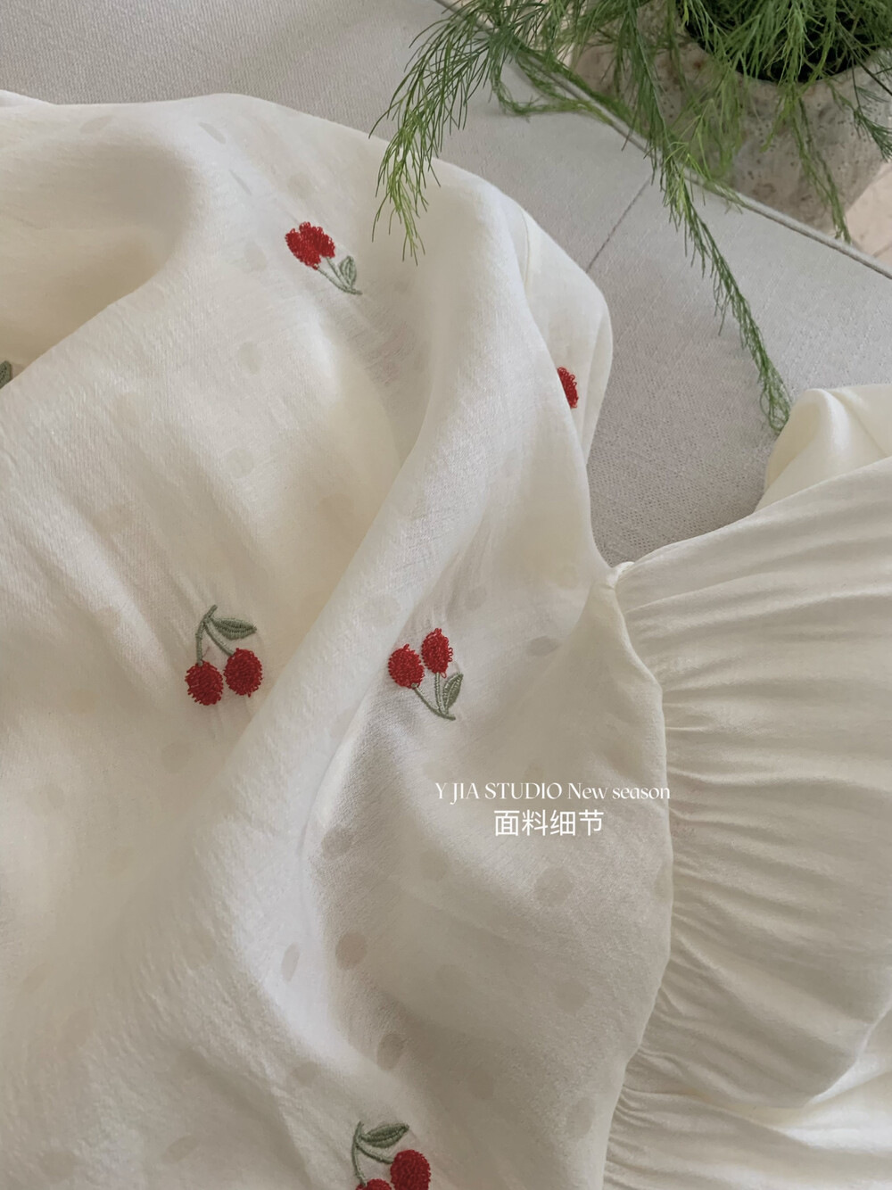 Y.JIA伊嘉 夏日温柔甜美樱桃刺绣图案拼接减龄气质无袖连衣裙5621详情2