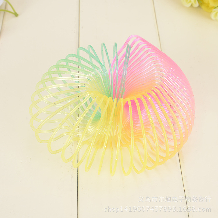 Classic toys come in a myriad of variations. Rainbow ring stacking toys, plastic spring ring toys, 2-yuan store supply pic 8
