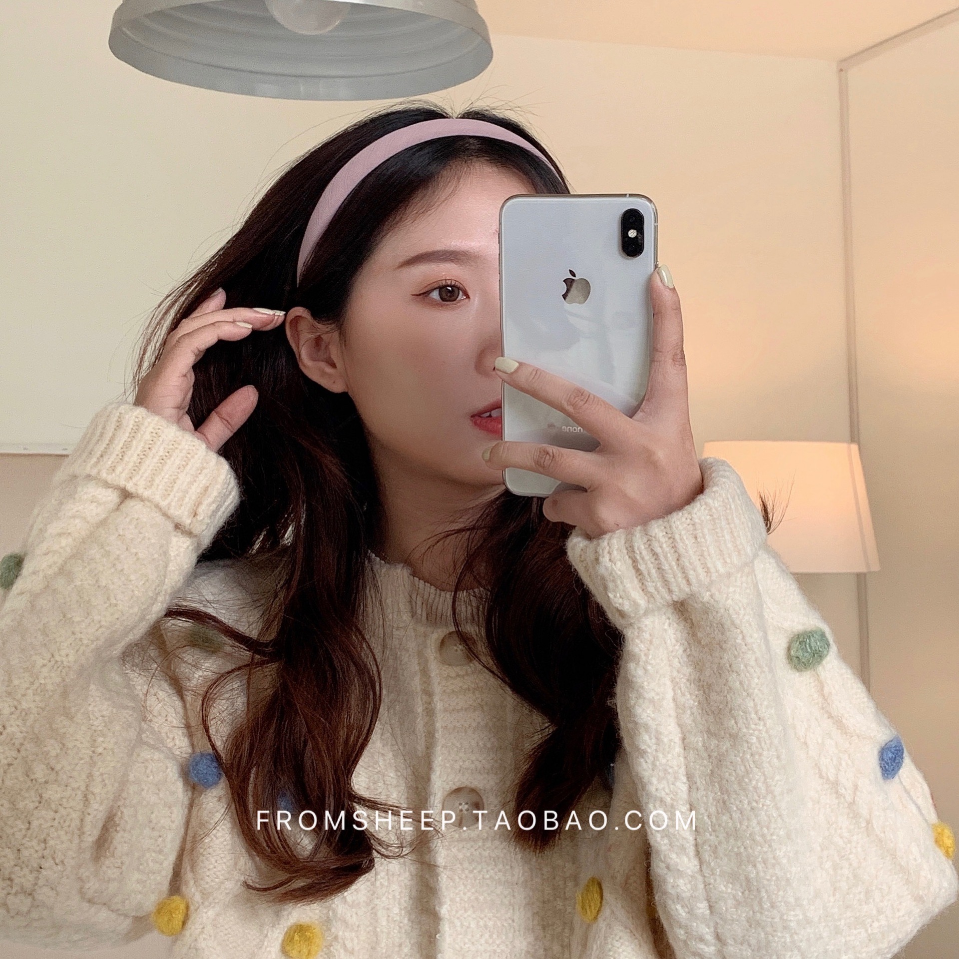 Korean-style hairbands for women in 2025 are trendy and versatile for going out. The headband is simple and elegant, and the hairpin is a popular online hair accessory with wide edges and a sweet look pic 26