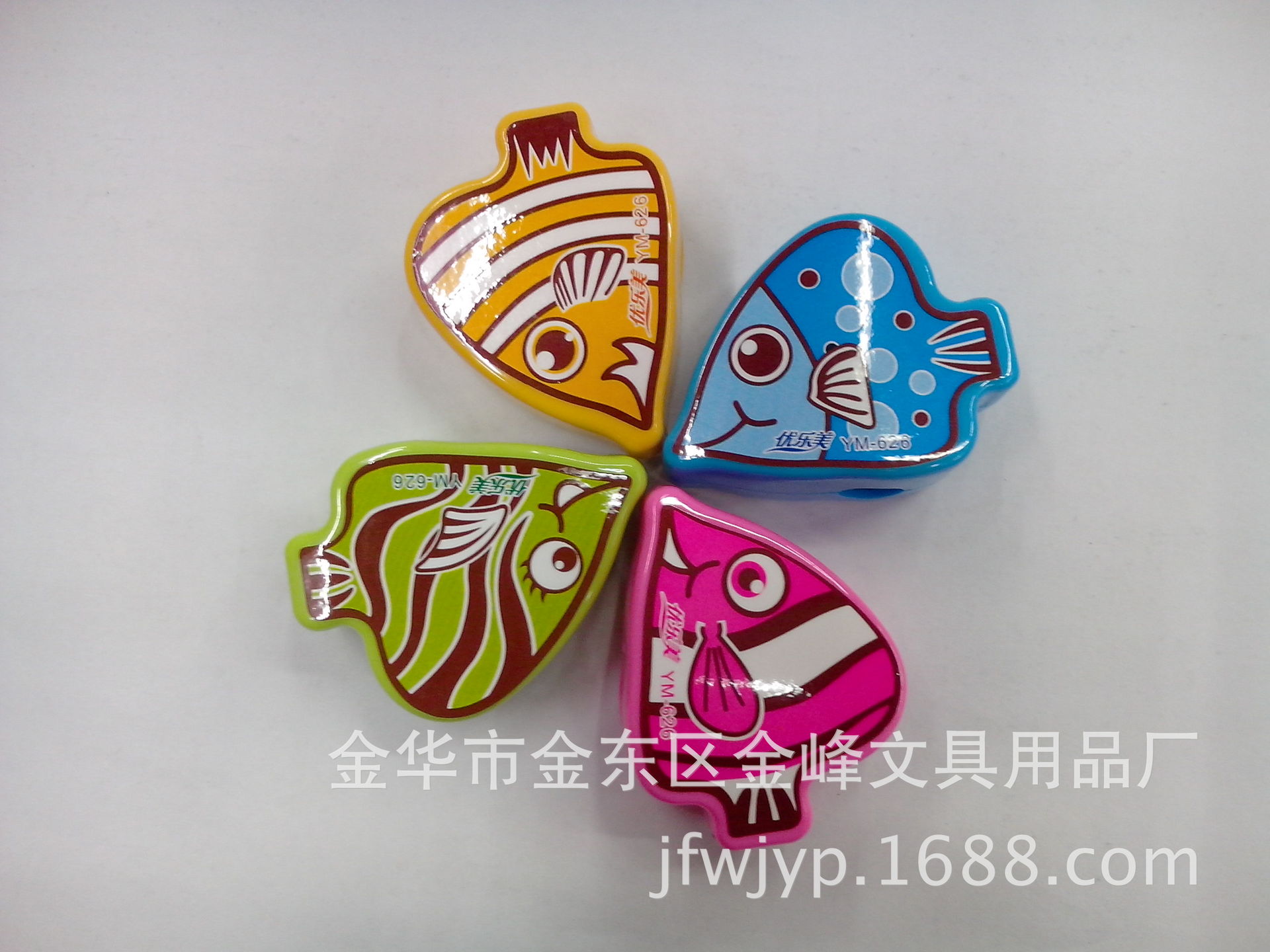 A cute and creative pencil sharpener in the shape of a small fish, a student office supplies pen sharpener pic 5