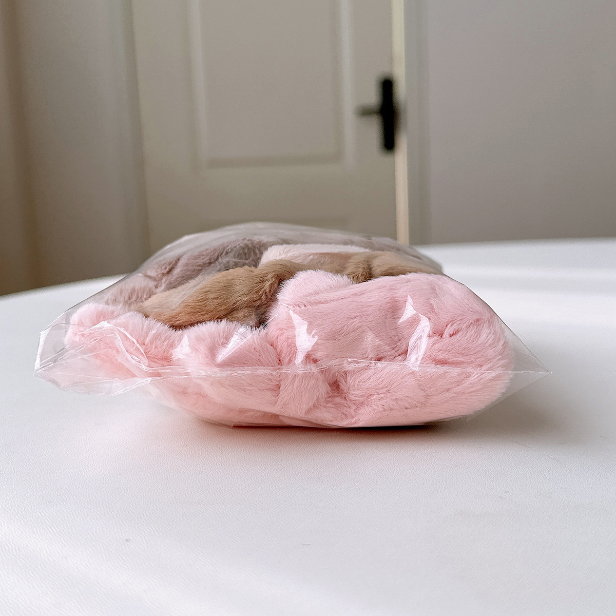 新款秋冬毛绒大肠发圈跨境热卖简约纯色猫耳朵头绳百搭发绳发饰详情5