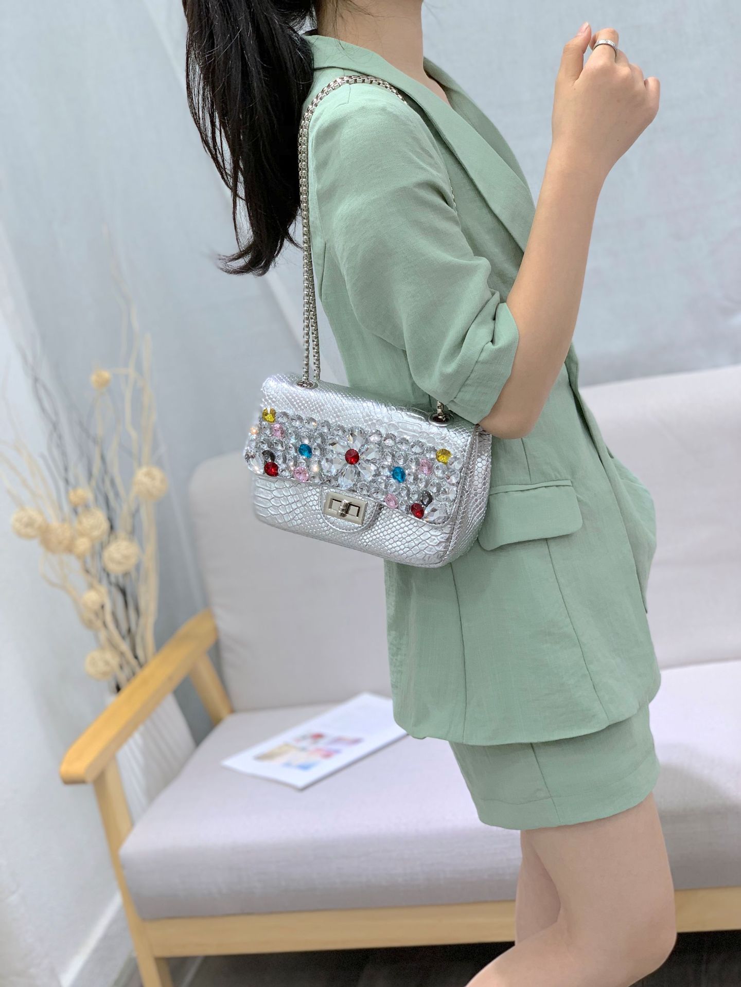 Chanel snake-patterned diamond bag, single-shoulder crossbody bag, crystal gemstone hot mom bag, flower sequined chain bag, water diamond bag pic 5