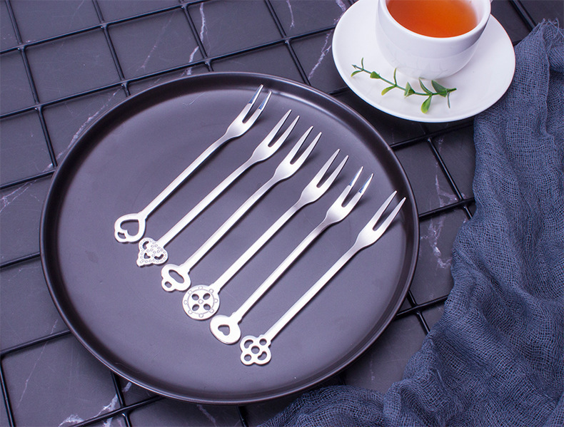 304不锈钢水果叉 创意甜品叉二齿水果签 礼品批发跨境供应 月饼叉详情6