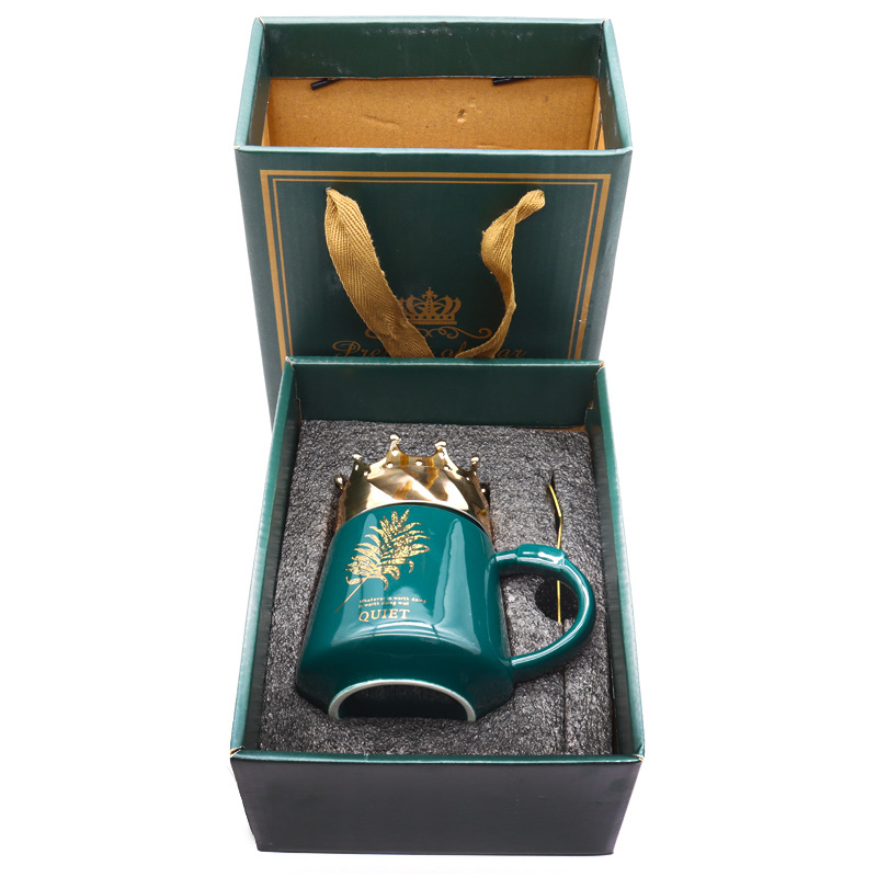 Hot-selling creative golden mirror crown ceramic mug with lid spoon large capacity water cup set, fashionable and exquisite hand-held gift box cup, personal business gift, home and office personalized cup, supports visiting logo factory direct supply pic 3