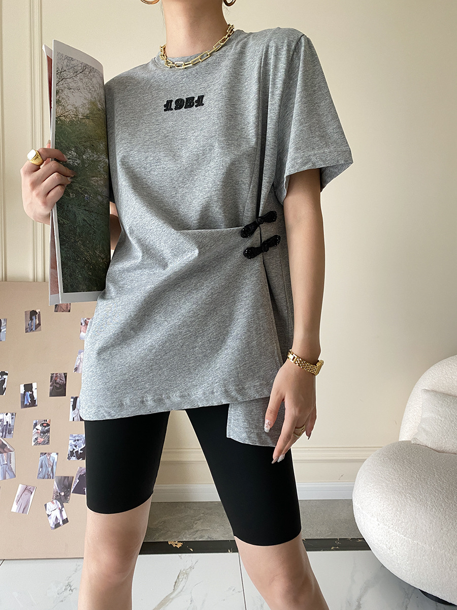 Sinan guoji plato hebilla bifón caída hombro manga camiseta mujer moda cool sentido de diseño verano 2022 nuevo SN1425 pic 26