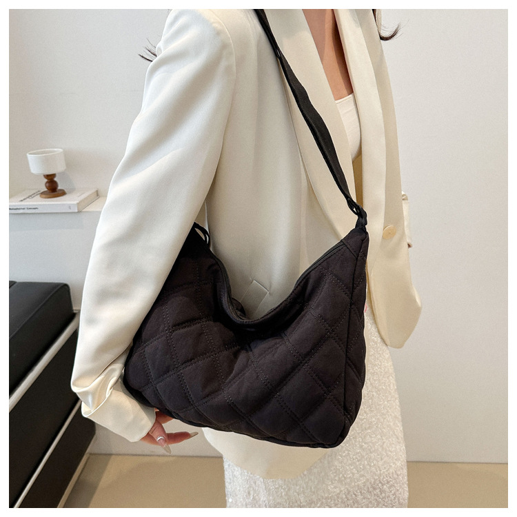 菱格绣线潮小众饺子包女2020新款仙女百搭腋下包时尚纯色单肩小包详情11