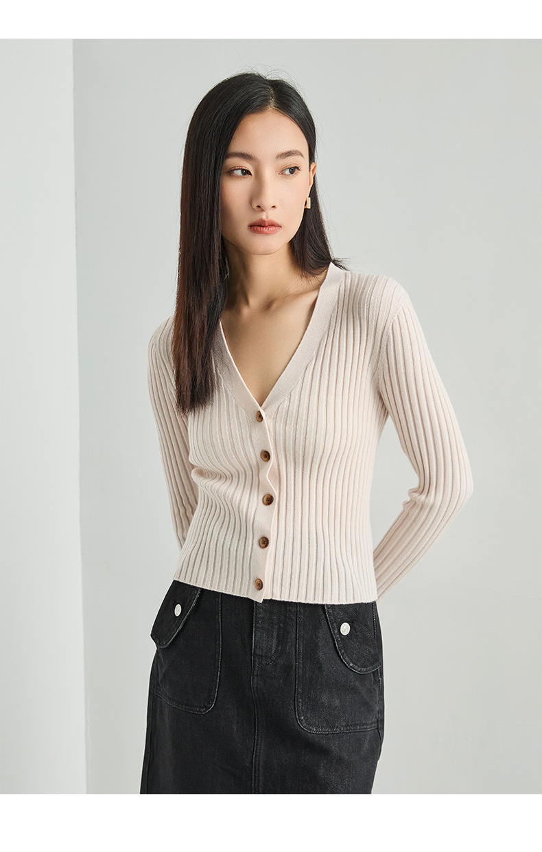 2024 Early Spring new collection: 15-stitch seamless texture all-wool knitted sweater, slim V-neck, soft and smooth, zero pressure thin cardigan pic 19