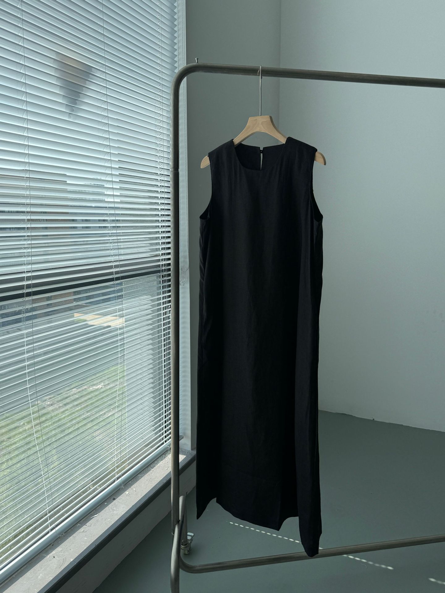 2024 Minimalist and elegant all-linen vest dress for women, summer sleeveless long dress for women pic 29