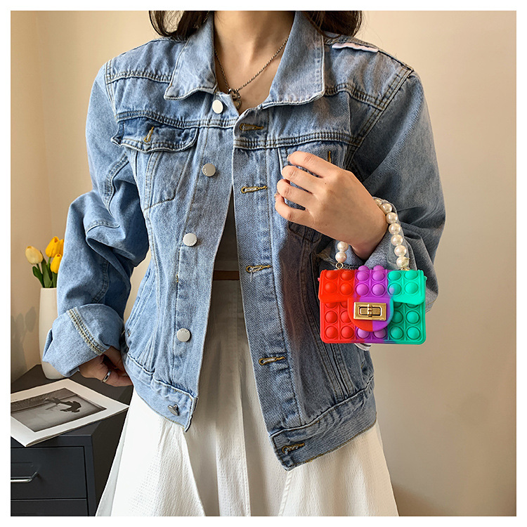 A new silicone bag for women in spring 2022, a trendy and avant-garde rat-killing pearl chain small square bag pic 35