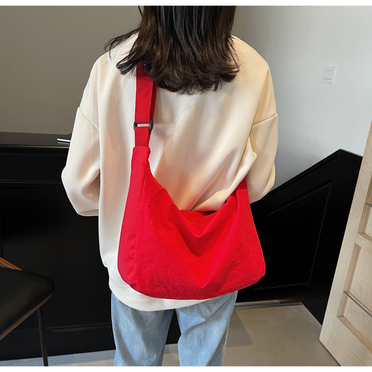 防水尼龙布袋斜挎包2024新款百搭饺子包简约百搭大容量上课单肩包详情27