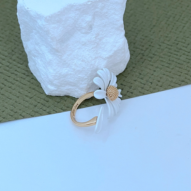 European and American fashion, light luxury, sweet and fresh Daisy and bee inlaid enamel glaze Daisy metal jewelry set pic 4