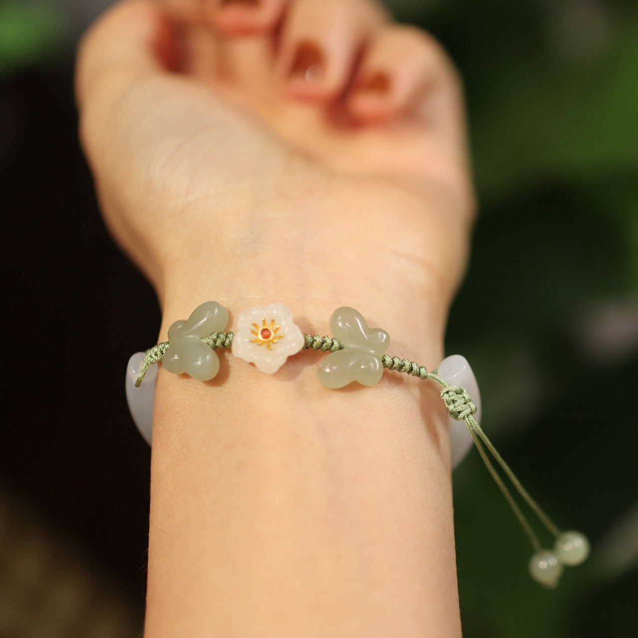 The rabbit of the same style as Douyin fell in love with the bracelet, agate and chalcedony Dingdang bracelet, beauty strip and half bracelet design of the jade rabbit pic 44