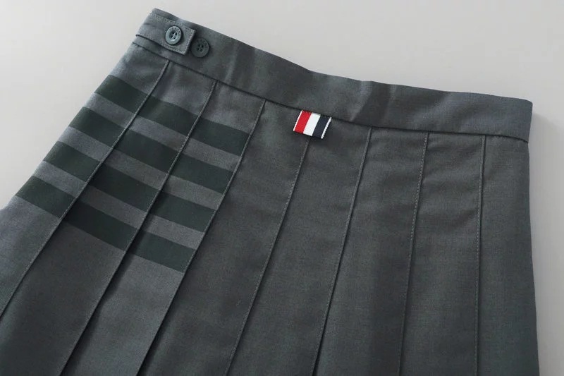The new TB college style four-bar high-waisted pleated skirt in the summer of 2019 in Europe and America is A bestseller. The A-line skirt is short in the front and long in the back to prevent exposure pic 21