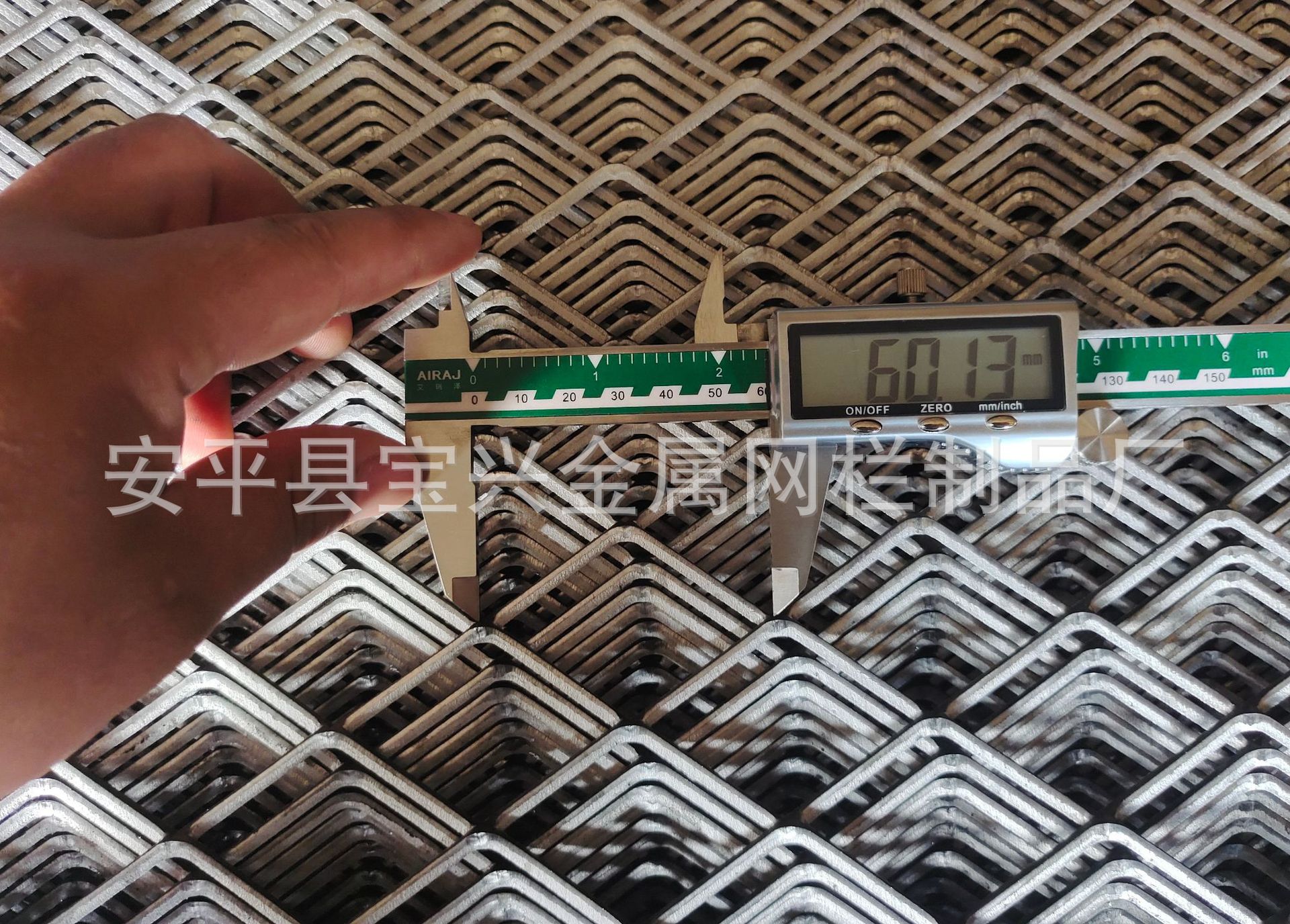 厂家加厚冲压菱形铁网网格金属网板吊顶菱形拉伸网铝网不锈钢网片详情9