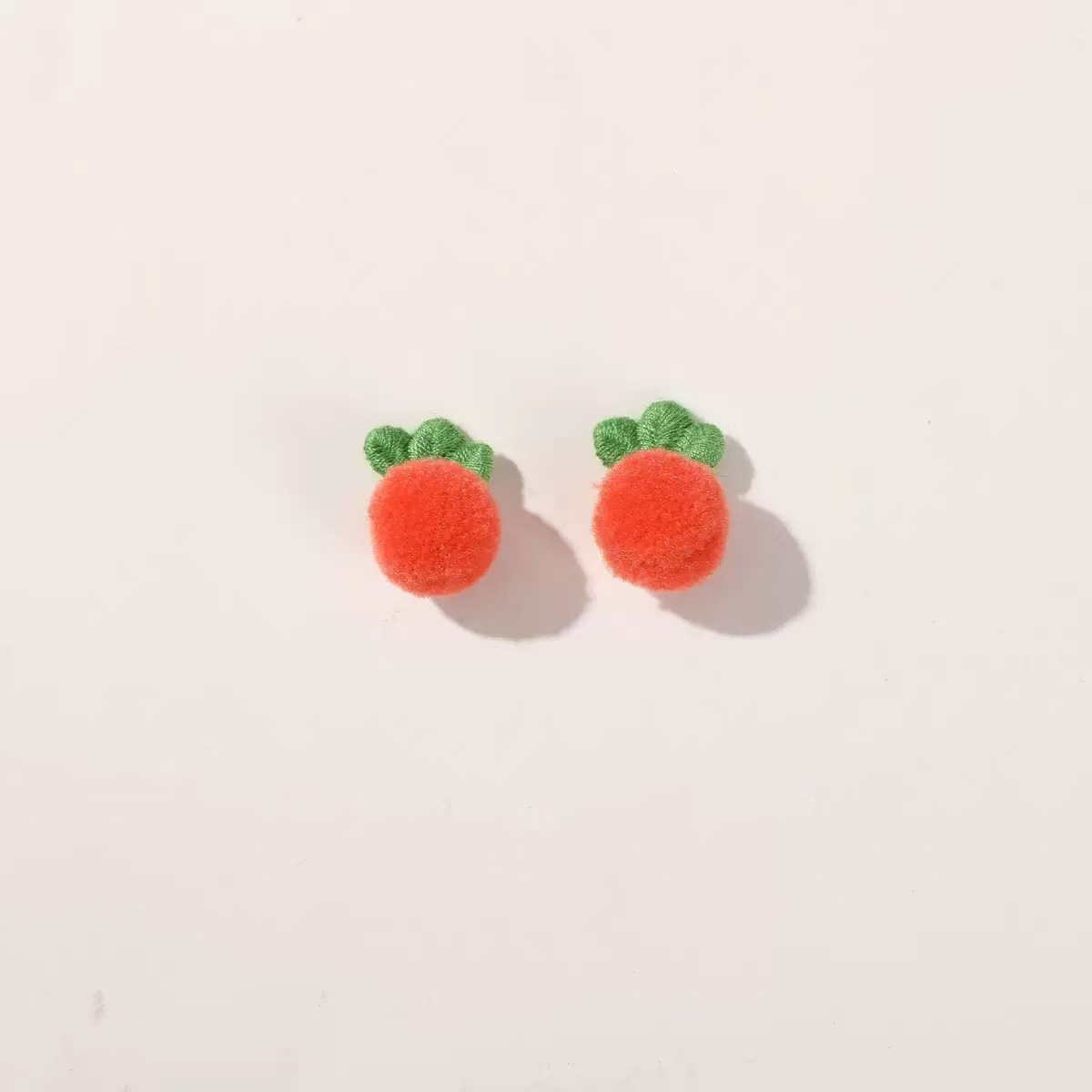 跨境新款创意彩色开司米毛球仿真水果菠萝樱桃自嘲熊帽子配件详情3