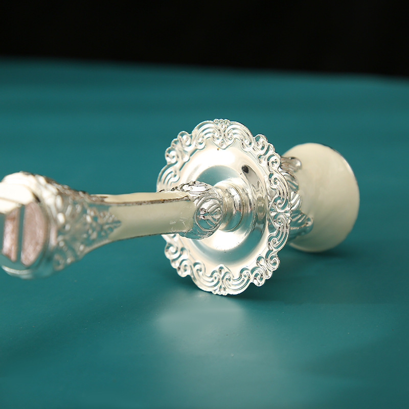 European-style light luxury metal candlestick ornaments, romantic and retro coffee and Western restaurant candle decorations, table setting wholesale pic 8