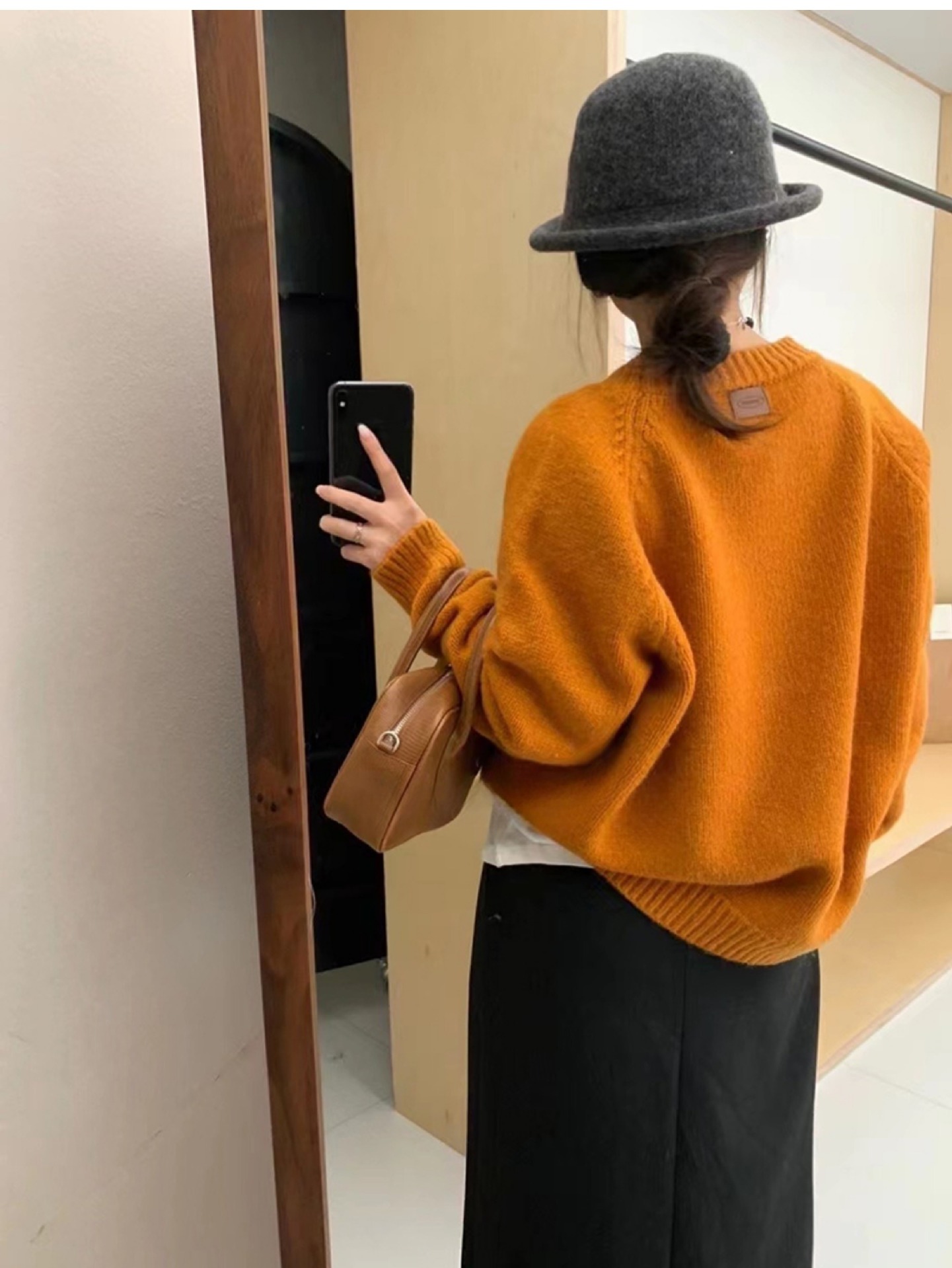 This autumn and winter round-neck leather label candy-colored pullover sweater is a unique Korean style for women, paired with a loose and slimming knitted top pic 22