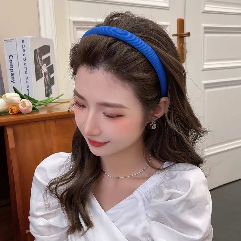 Klein blue hair band is a versatile summer accessory for women going out. It features a high-end, trendy hair band and a French retro hair tie headband pic 2