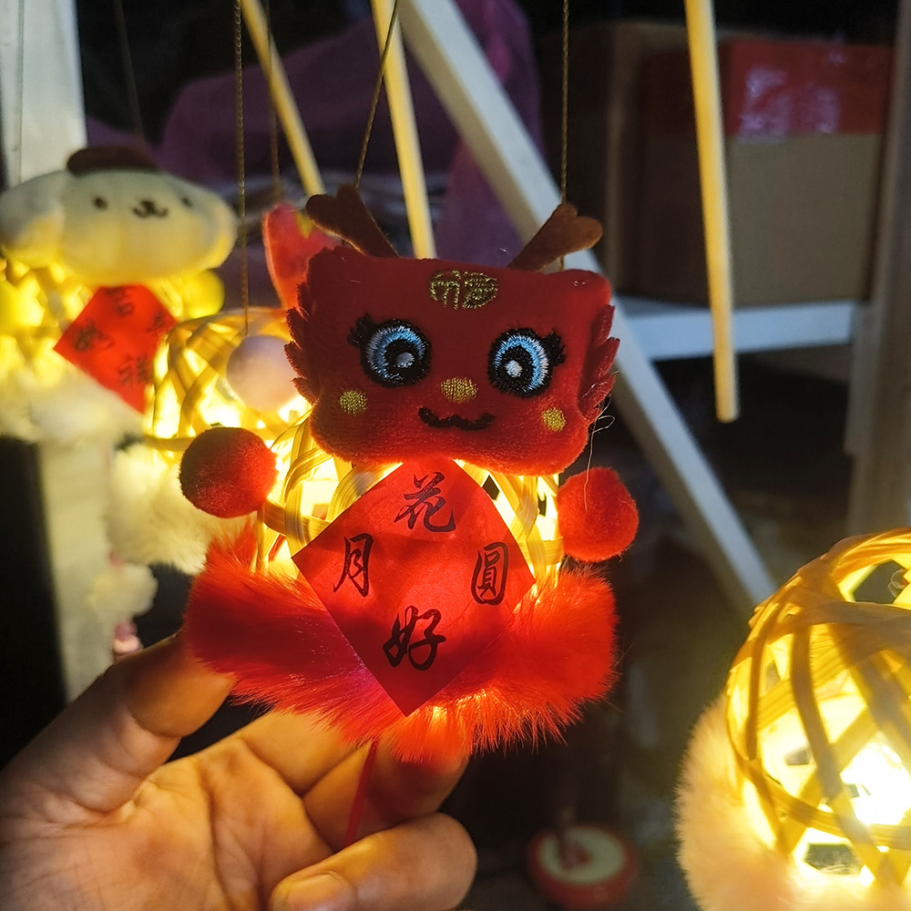 Lantern stalls with ancient-style plush toys and bamboo weaving that glow are also popular tourist attractions. Hand-held lanterns, Mid-Autumn Festival small lanterns, Mid-Autumn Festival little rabbits, and small maneki Neko pendants pic 26