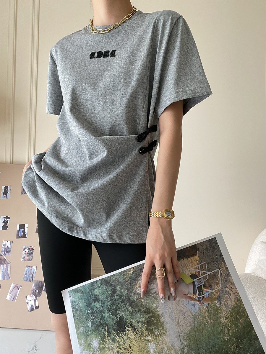 Sinan guoji plato hebilla bifón caída hombro manga camiseta mujer moda cool sentido de diseño verano 2022 nuevo SN1425 pic 16