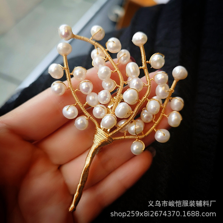 Elegant and refined brooch for ladies, simple Korean crystal corsage cardigan, sweater, pin buckle, overcoat accessory pic 18