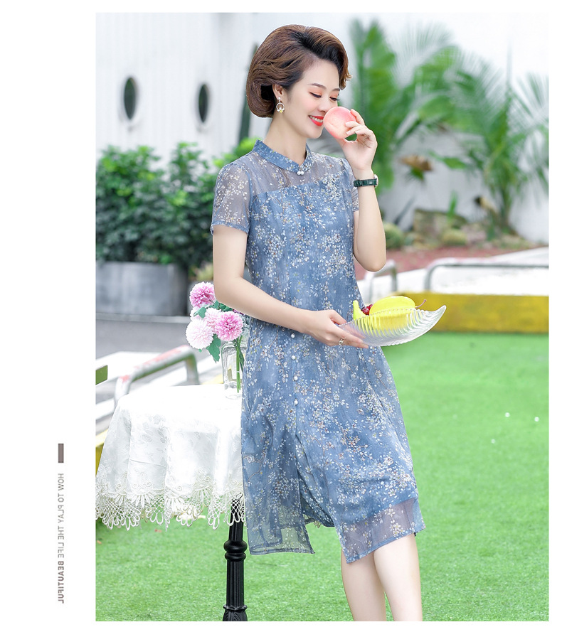 The 2022 new summer mom dress for middle-aged and elderly people aged 40 and 50 short-sleeved chiffon dress is elegant and stylish, making them look younger and slimmer pic 50