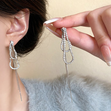 925 Silver Needle Sparkling Diamond Snowflake Pearl Earrings, a light luxury and niche design, high-end stud earrings, a retro and elegant ear accessory pic 5