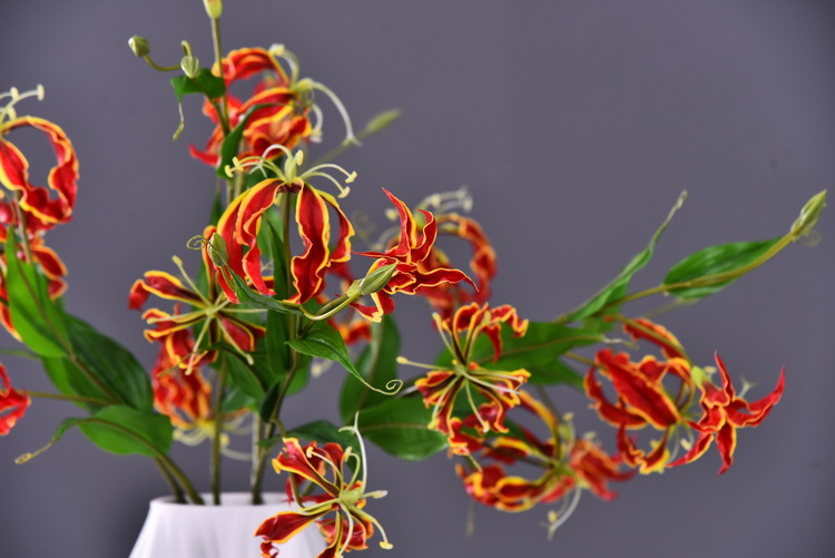 Lanjin artificial Plant Long Branch 3-head Jialan Flame Lily, high-end artificial flower, artificial flower, artificial flame lily, strange lily, home decoration pic 12
