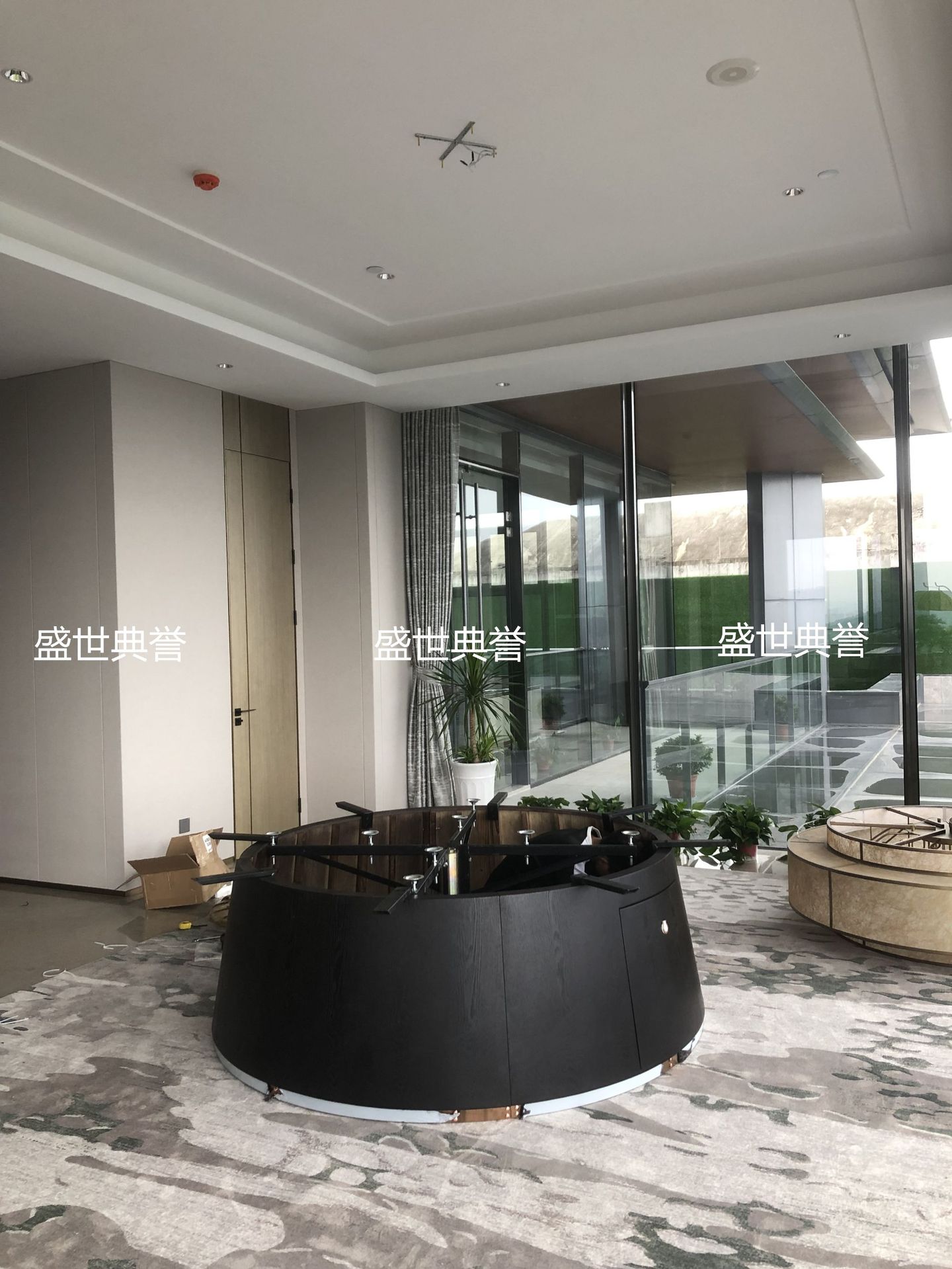 Solid wood furniture for five-star hotels in Hangzhou, seafood style, marble electric dining table, high-end club, light luxury large round table pic 1