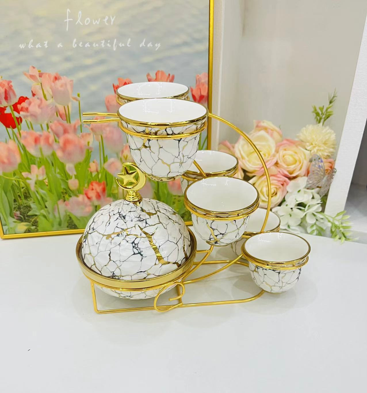 Light luxury home furnishings: multi-compartment fruit plates, dessert prints, covered bowls, European-style golden ceramic tea cups and plates, and pottery pic 14
