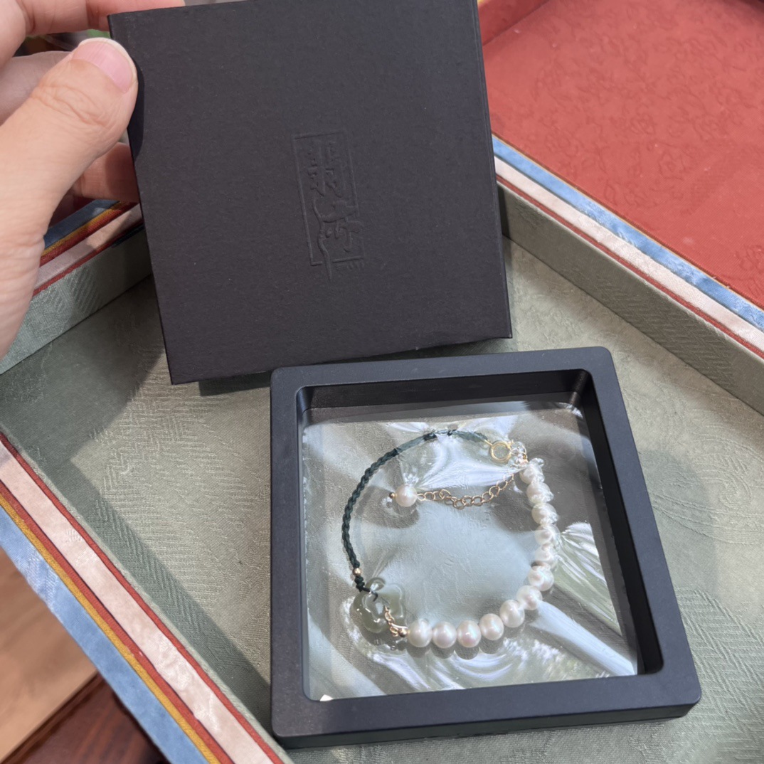 New black floating gift box, black cardstock bracelet, necklace, earrings and accessories, sealed packaging box, high-end pic 5