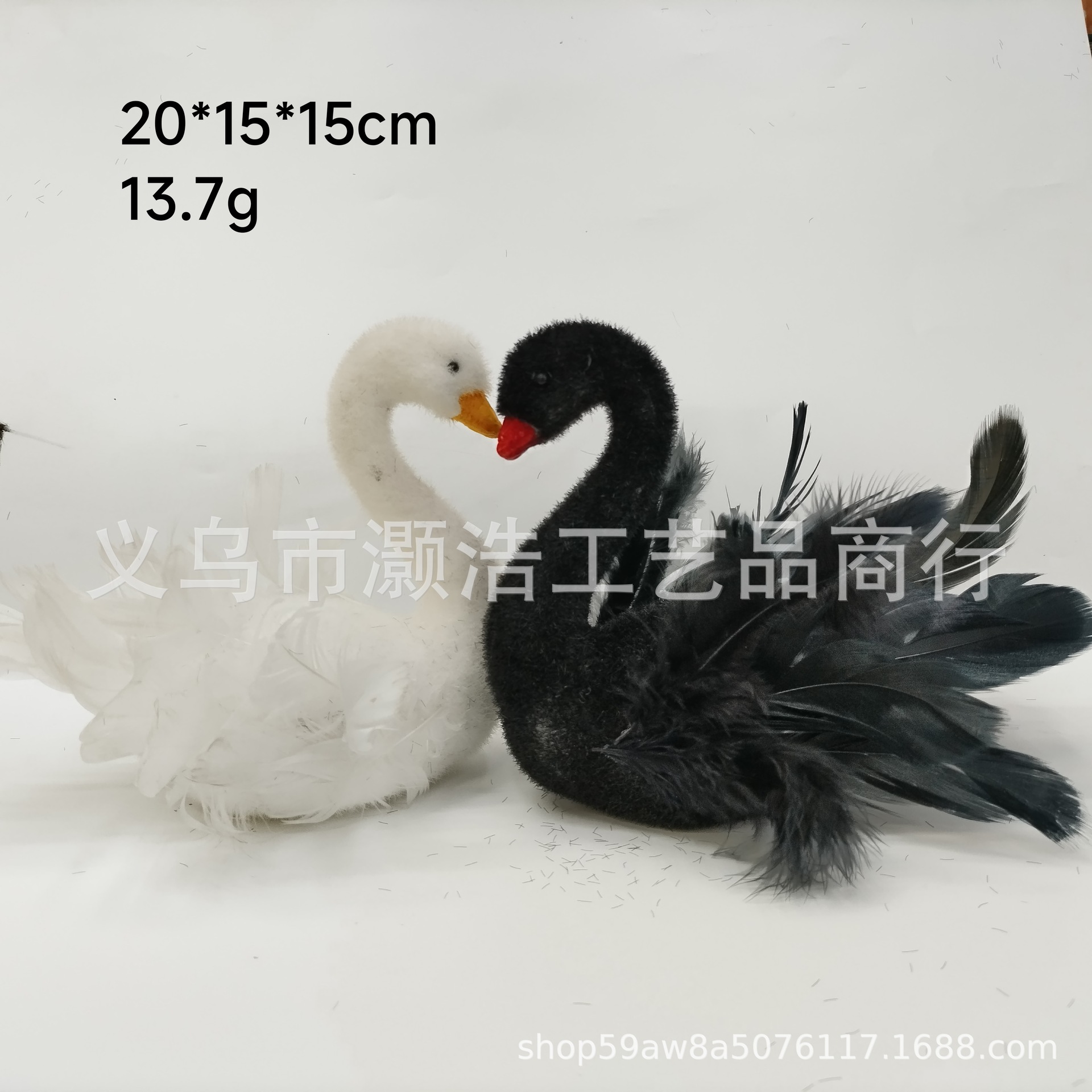 源头厂家供应黑白天鹅仿真装饰工艺品羽毛泡沫材质高级新颖道具等详情2