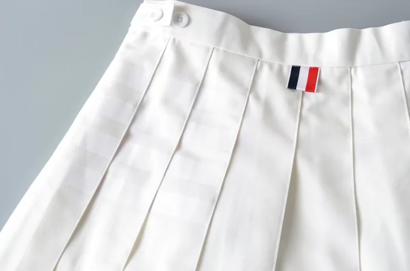 The new TB college style four-bar high-waisted pleated skirt in the summer of 2019 in Europe and America is A bestseller. The A-line skirt is short in the front and long in the back to prevent exposure pic 50