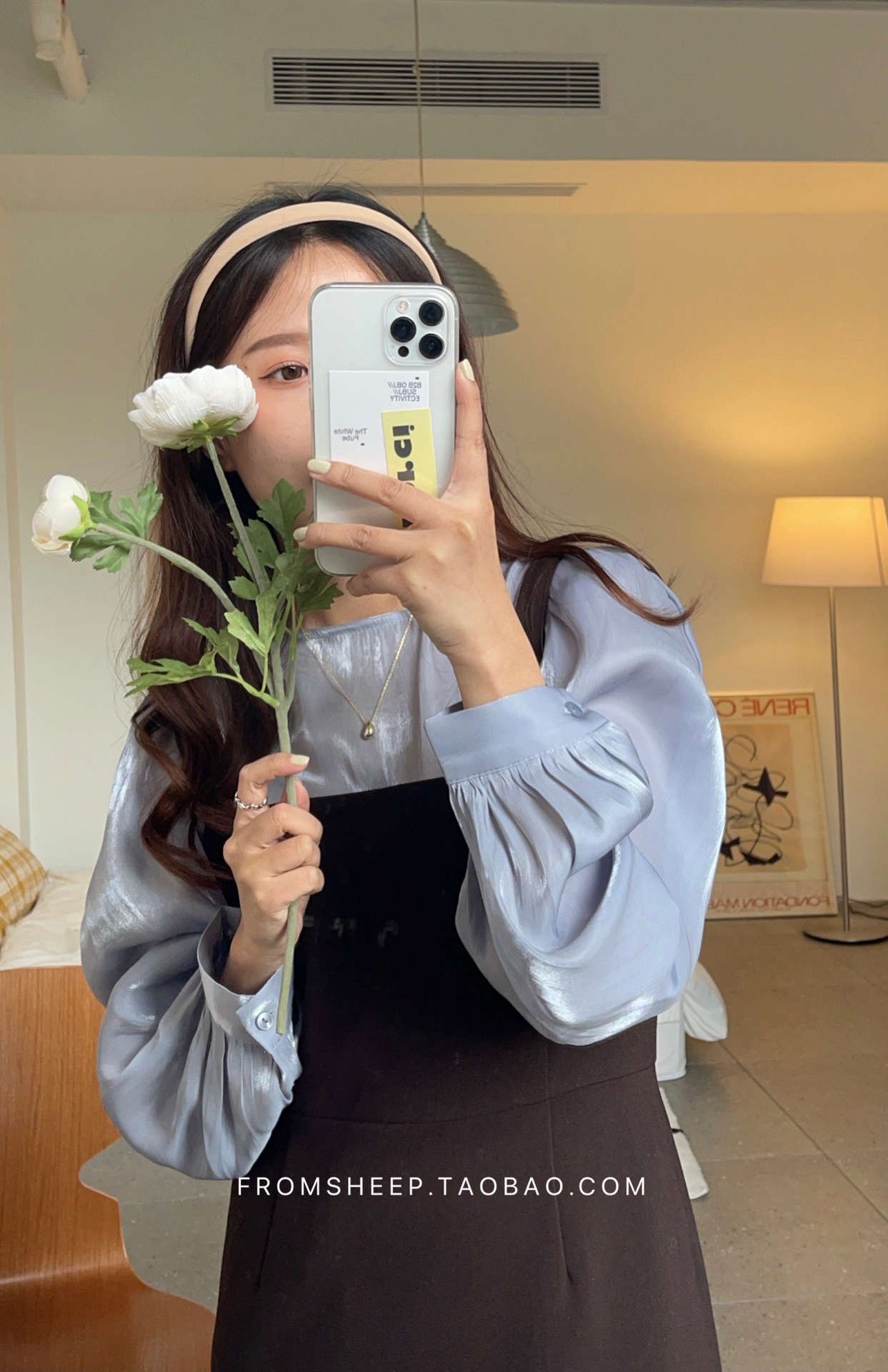 Korean-style hairbands for women in 2025 are trendy and versatile for going out. The headband is simple and elegant, and the hairpin is a popular online hair accessory with wide edges and a sweet look pic 34