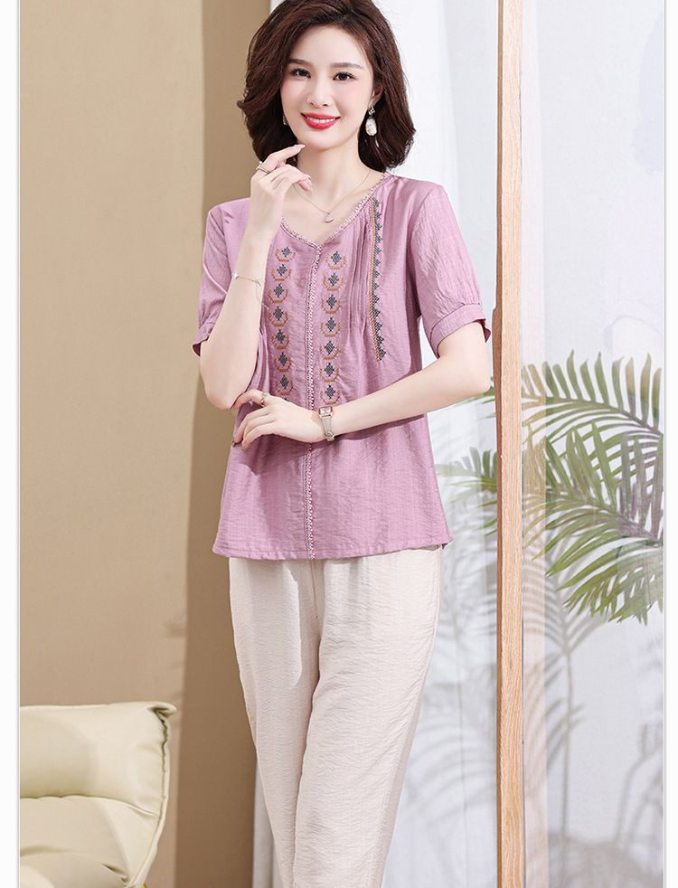 2023 Summer short-sleeved set for middle-aged mothers, a new summer style of loose, stylish and youthful embroidered T-shirt for women pic 22