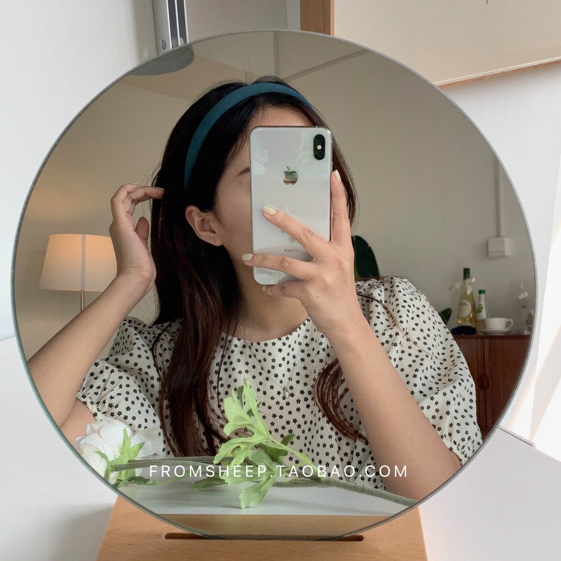 Korean-style hairbands for women in 2025 are trendy and versatile for going out. The headband is simple and elegant, and the hairpin is a popular online hair accessory with wide edges and a sweet look pic 45