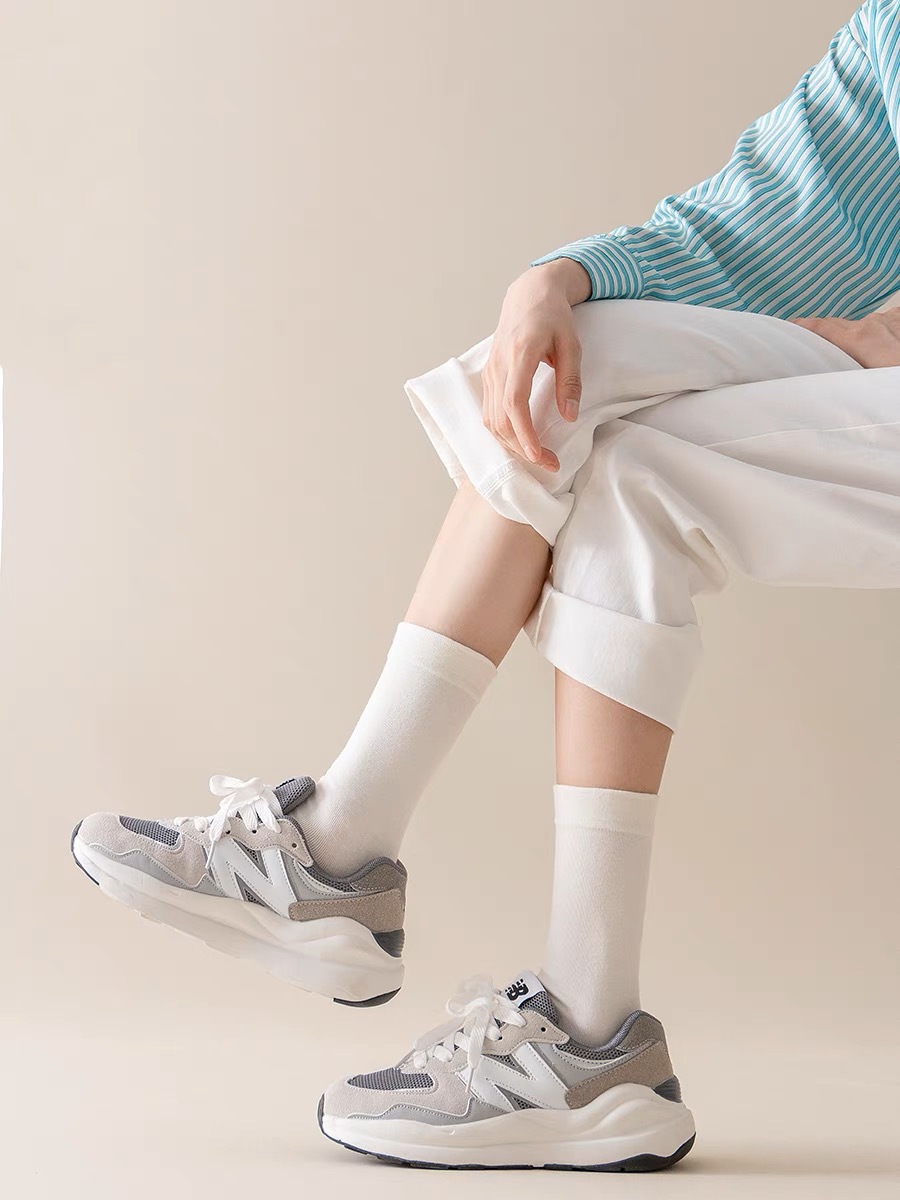 Calcetines blancos heap heap calcetines para mujeres medias de algodón ins calcetines de maré de luna calcetines para adultos mayores calcetines solteros de manga japonesa calcetines deshuesados pic 4