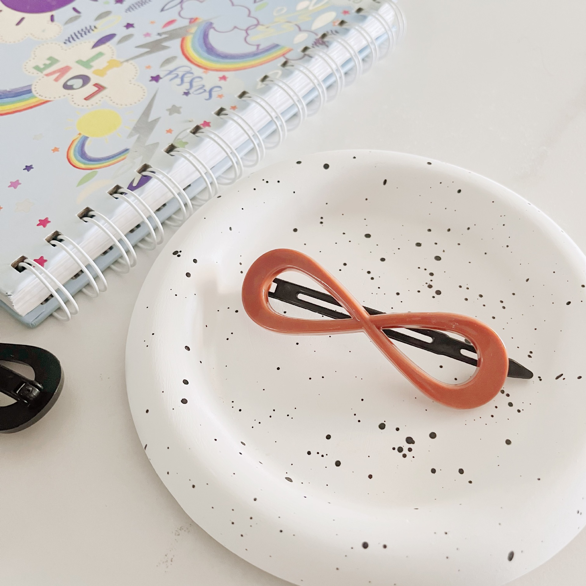 The same style of top clip in Dongdaemun, South Korea, colorful one-piece clip, ins Hyuna frog clip, versatile girl bangs hair clip pic 9