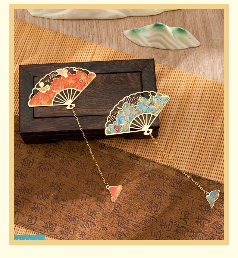 A thousand-mile landscape painting metal hollowed-out bookmark, classical Chinese style fan, brass souvenir bookmark, exquisite student gift pic 16